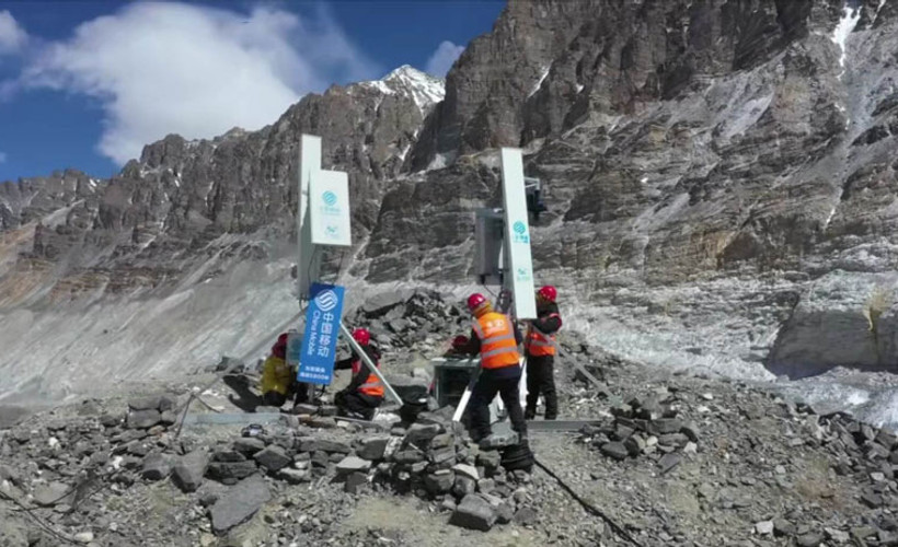 Everest'in tepesine 5G antenleri kuruldu