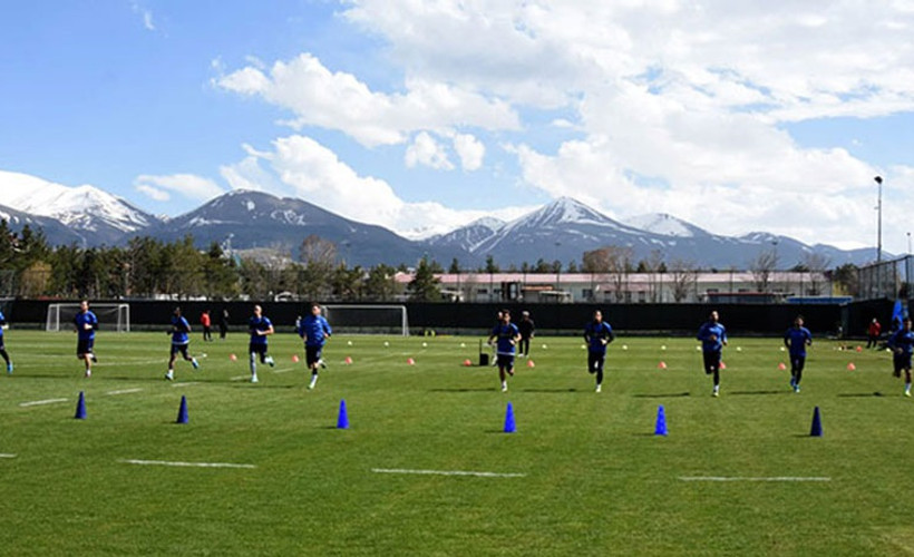 Erzurumspor: 5 gün önce testleri pozitif çıkan 11 kişinin testleri negatif çıktı