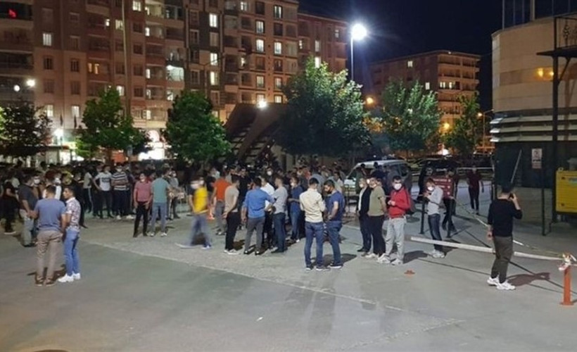 Siirt'te yaralanan askerlere kan vermek için bölge halkı hastaneye gitti