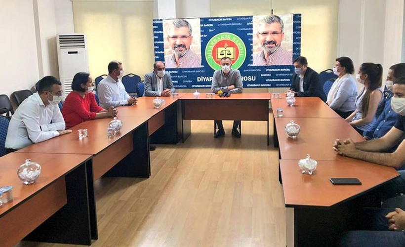 HDP, 'Darbeye karşı demokrasi yürüyüşü'nü ziyaretlerle sürdürüyor