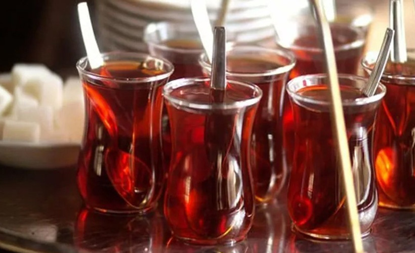 'Çay bayat' dedi, servis yapan öğretmeni vurdu