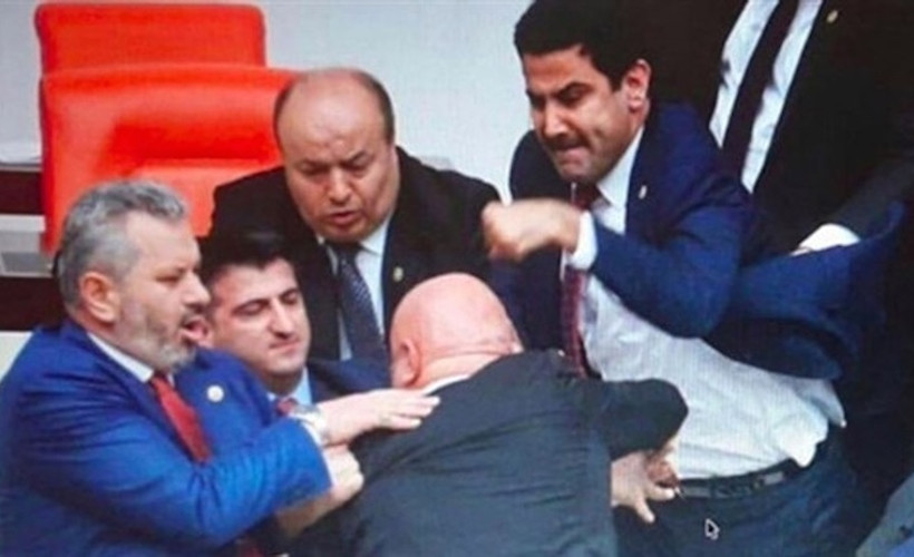 CHP'li Özkoç'a yumruk atan AKP'li Özalan İdare Amirliği'ne getirildi