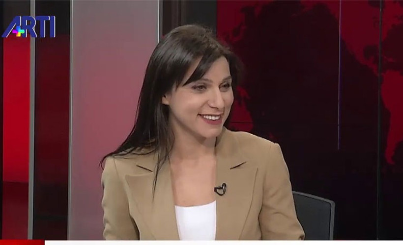 Gözaltına alınan gazeteci Sibel Hürtaş serbest bırakıldı: Karakola boynum sıkılarak götürüldüm