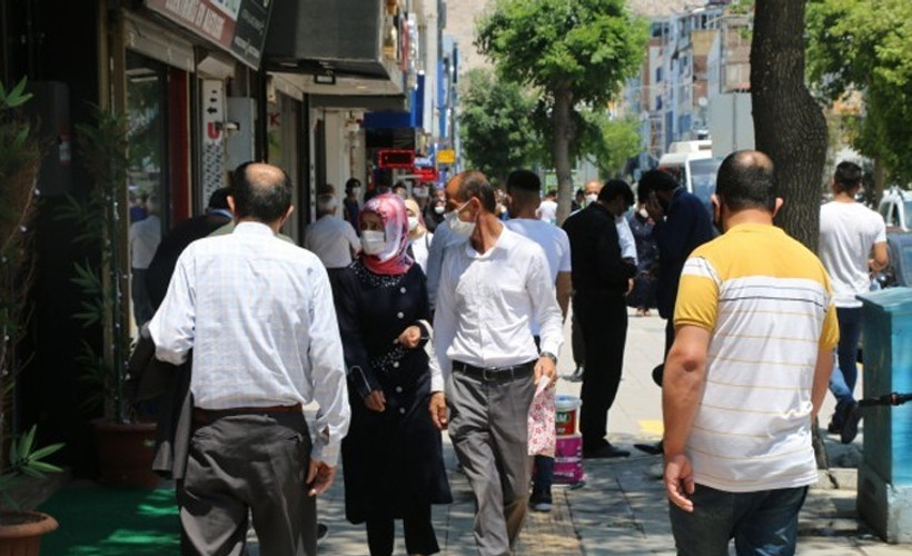 'Van'da hastaneler doldu, testi pozitif çıkanlar evlere gönderiliyor'