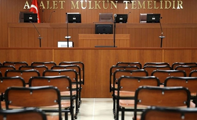 Dosyadan haberdar olmayan hakimin 'reddetse de kurtulsak' dediği duruşmada savcı da uyudu