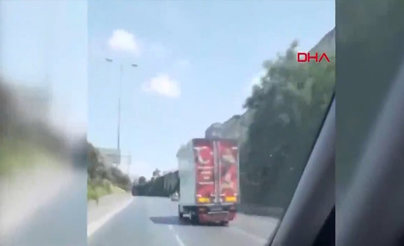 Düğün konvoyundaki araçlar trafiği birbirine kattı