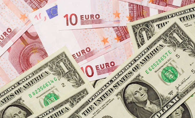 Dün akşamki dalgalanmanın ardından dolar ve euro yeniden hareketlendi