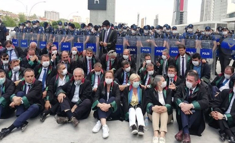 'Barolar yıkıldığında herkes kimsesiz kalacak'