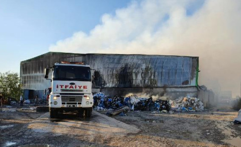 Adana'da geri dönüşüm fabrikasında yangın