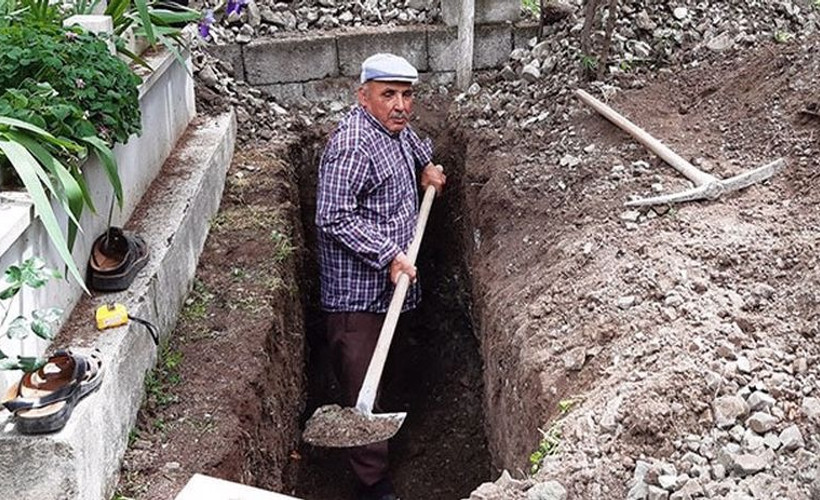 'Çocuklarım telaş yaşamasın' dedi, kendi mezarını kazdı