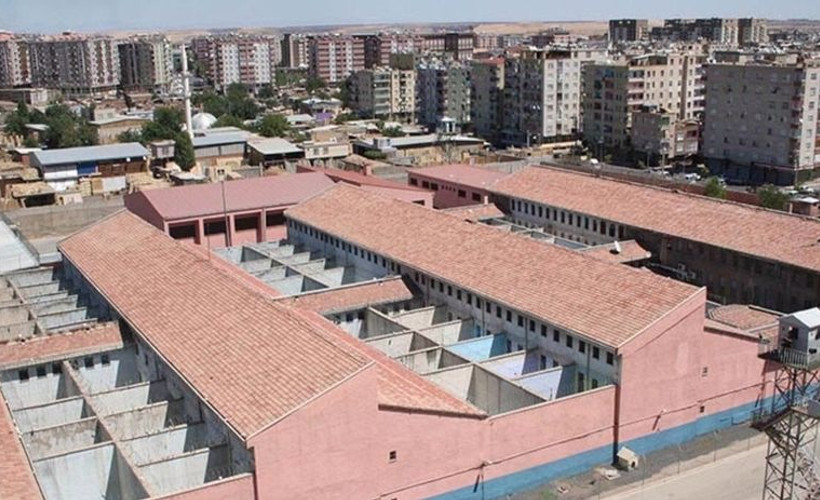 Av. Çakas: Kadın cezaevinde banyo ve tuvaleti gören yerlere kamera yerleştirildi, çıplak arama dayatılıyor