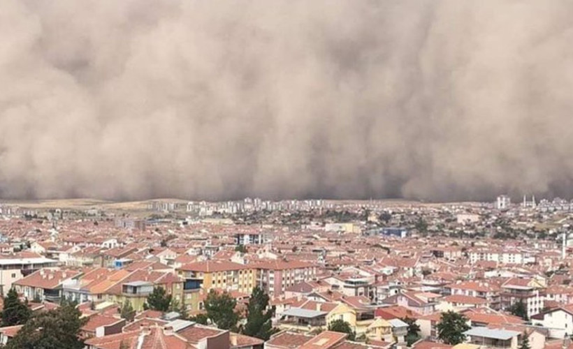 Ankara'da kum fırtınası, ilçe karanlığa büründü: 6 yaralı