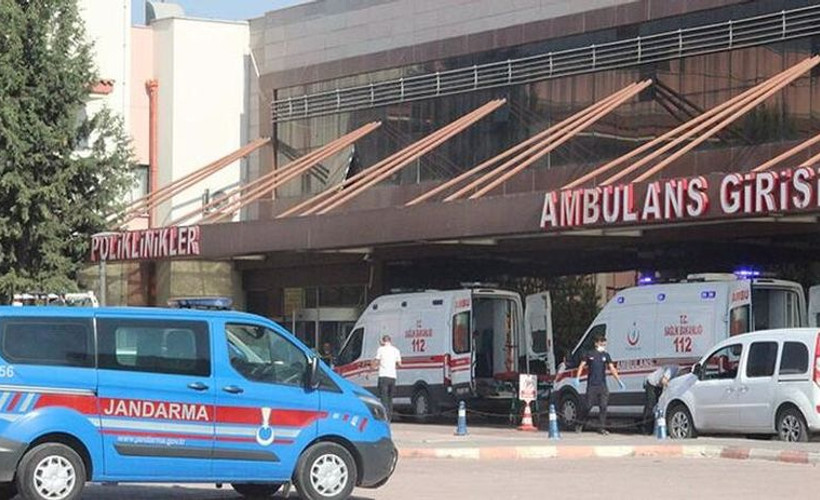 Göçmenlerin olduğu askeri araç devrildi: 16 yaralı
