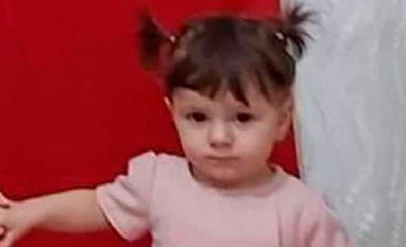 Canlı derste olan öğretmen çiftin 1.5 yaşındaki çocukları balkondan düşerek hayatını kaybetti