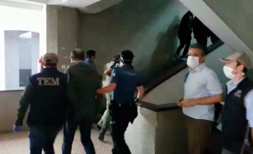 HDP'li siyasetçilerin gözaltı süresi uzatıldı: Yeniden emniyete götürüldüler