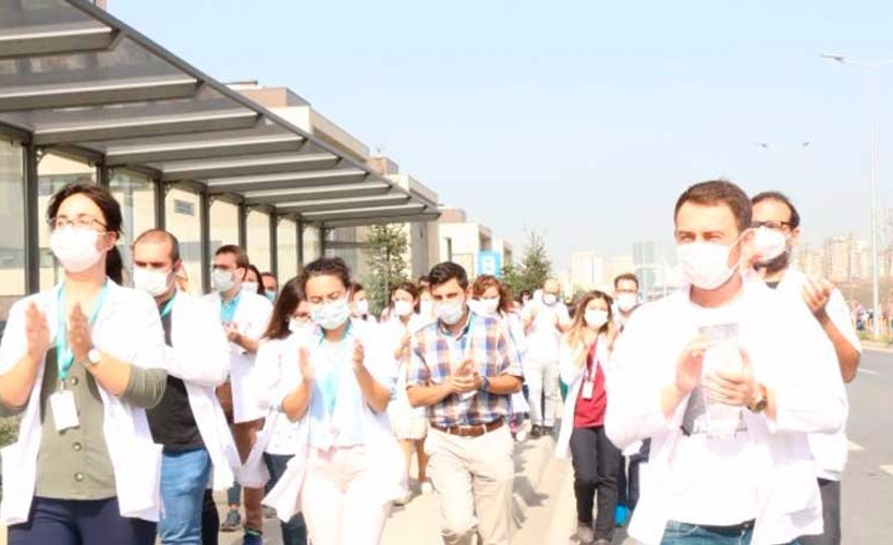 Ek ödemeleri yapılmayan sağlık emekçilerinin eylemine engel