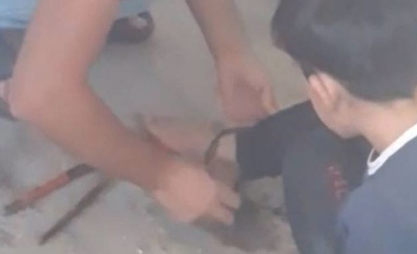 Yangın çıkan evde 11 yaşındaki çocuk zincirlenmiş halde bulundu