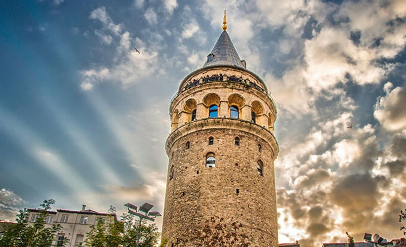 Restorasyonu tamamlanan Galata Kulesi ziyarete açıldı