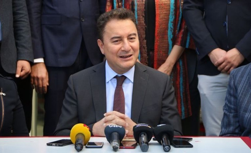 Van ziyaretinde helikopterden atılan köylüler sorulan Babacan: İhtimali bile felaket