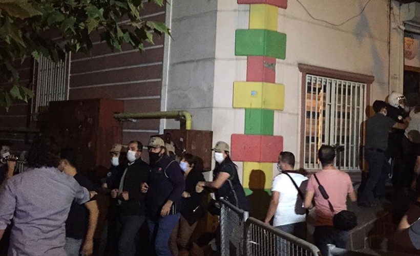 HDP’nin Diyarbakır il ve Yenişehir ilçe binalarına baskın: Eş Başkanlar gözaltına alındı