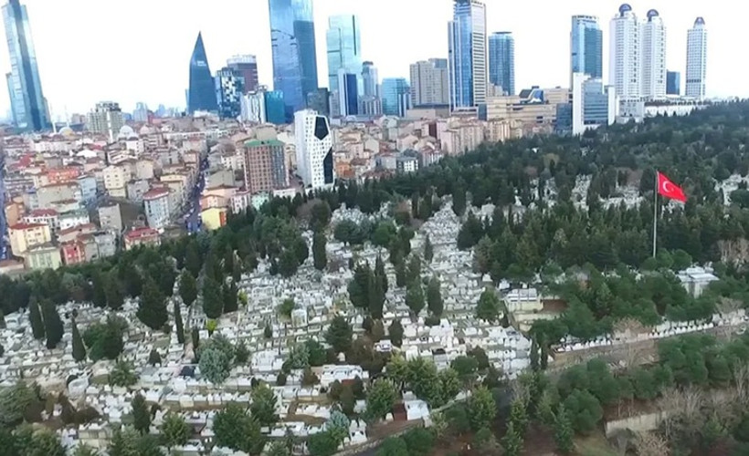 Boş alanın kalmadığı İstanbul'da mezarlıklar toplanma alanı olarak belirlendi