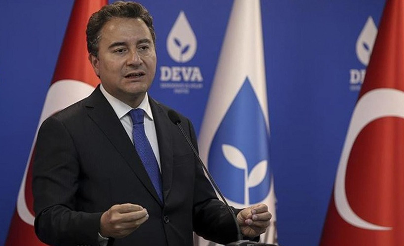 Babacan: Temeli çürük binada tadilat yapıyorlar, duvar boyasının rengini değiştiriyorlar