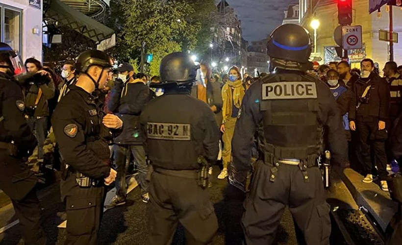 Paris'te polis, kamplarını dağıttığı sığınmacıları sokak sokak kovaladı