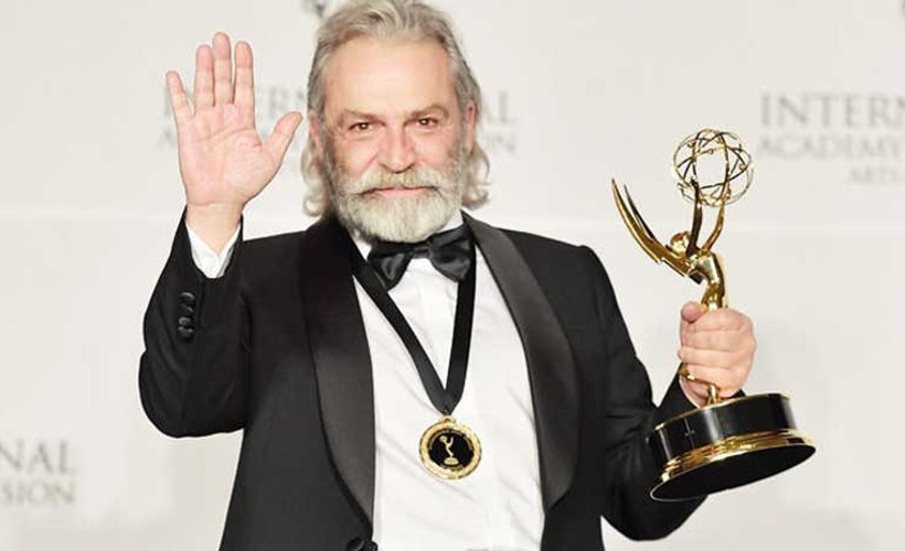 2020 Uluslararası Emmy Ödülleri'nde En İyi Erkek Oyuncu'yu Haluk Bilginer anons etti