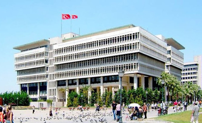 Depremde hasar gören İzmir Büyükşehir Belediye binası için yıkım kararı