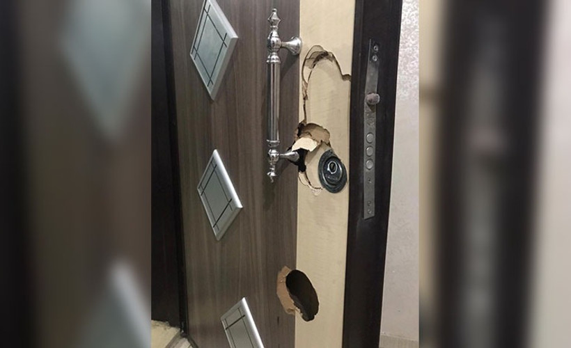 Kapısı kırılarak evine girildi