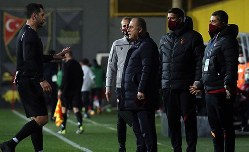 Kırmızı kart gören Fatih Terim'den hakeme: Sen ancak bekçi olursun