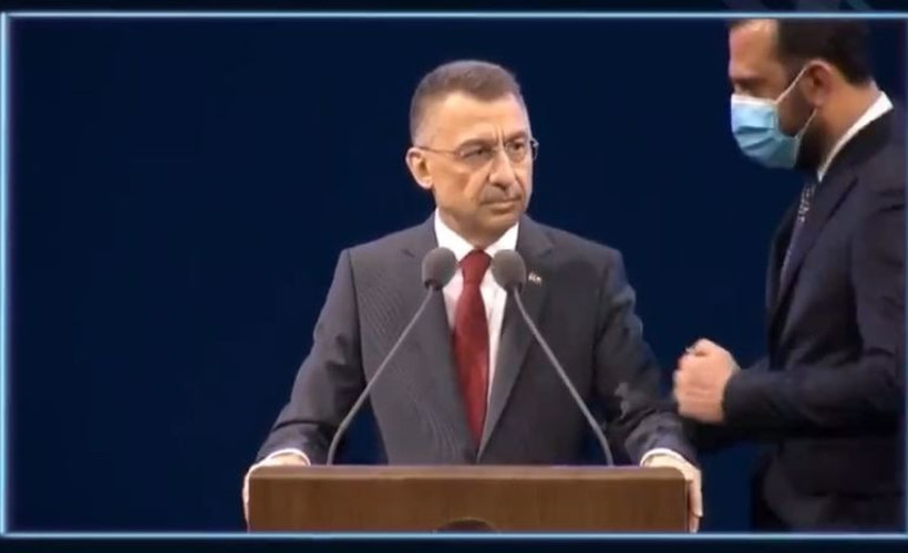 Cumhurbaşkanı Yardımcısı Fuat Oktay Siber Güvenlik Zirvesi'nde konuşurken fenalaştı