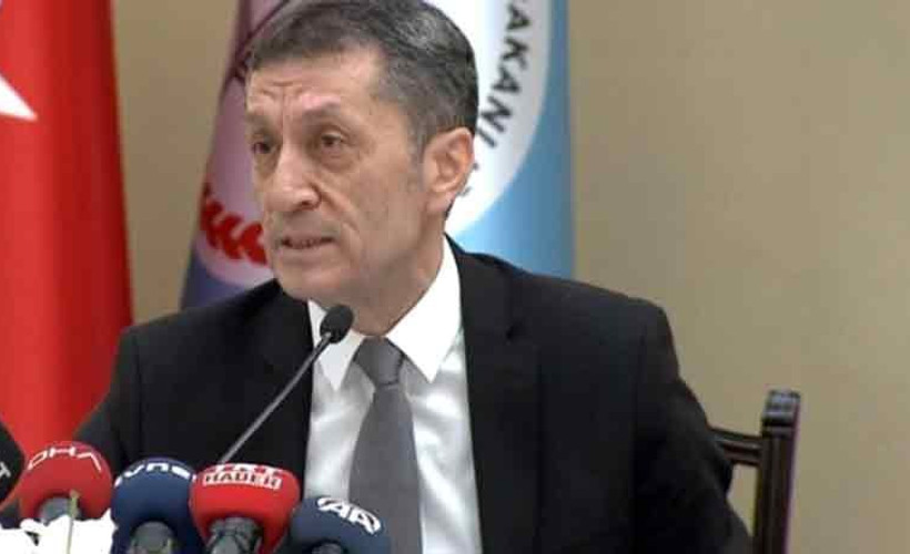 Ziya Selçuk yüz yüze sınavların ertelendiğini duyurdu