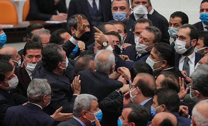 Meclis'te AKP ile CHP arasında 'Erdoğan' kavgası çıktı, AKP'liler CHP sıralarına yürüdü