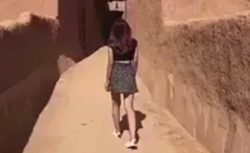 Suudi Arabistan'da mini etekli kadın tartışması