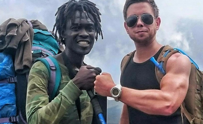 Yürüyemediği için aldığı parayla Klimanjaro'ya tırmandı