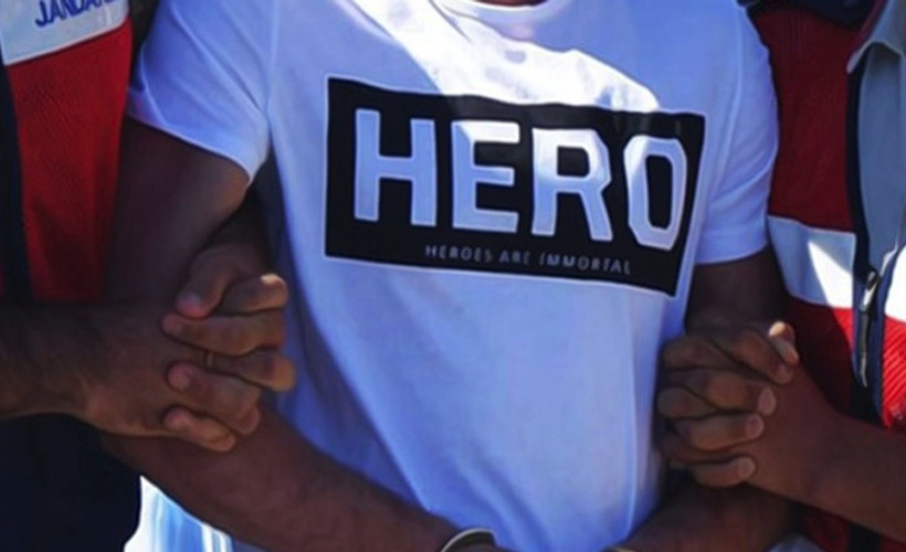'Hero' tişörtü giydi 'Cezaevini merak ettim' dedi