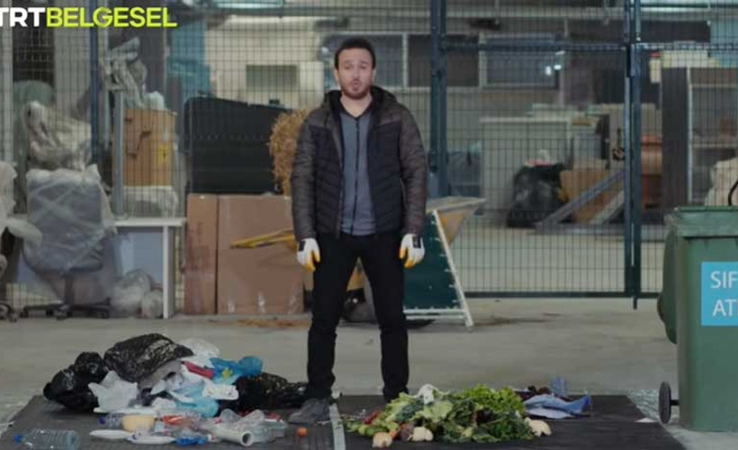 TRT Belgesel'in 'çöpten yemek toplama' videosu sosyal medyada gündem oldu