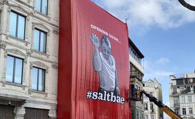 Galata'daki Nusret Gökçe resmi kaldırıldı