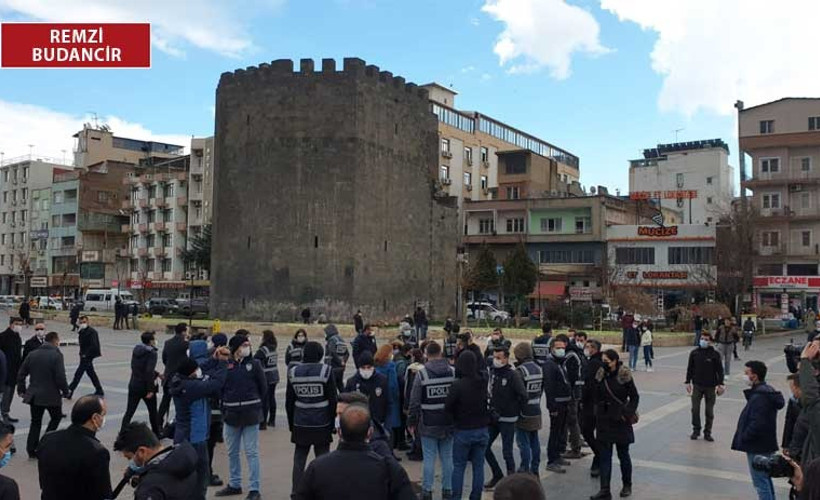Diyarbakır’da kadınların 'İnsan Zinciri' eylemine polis engeli