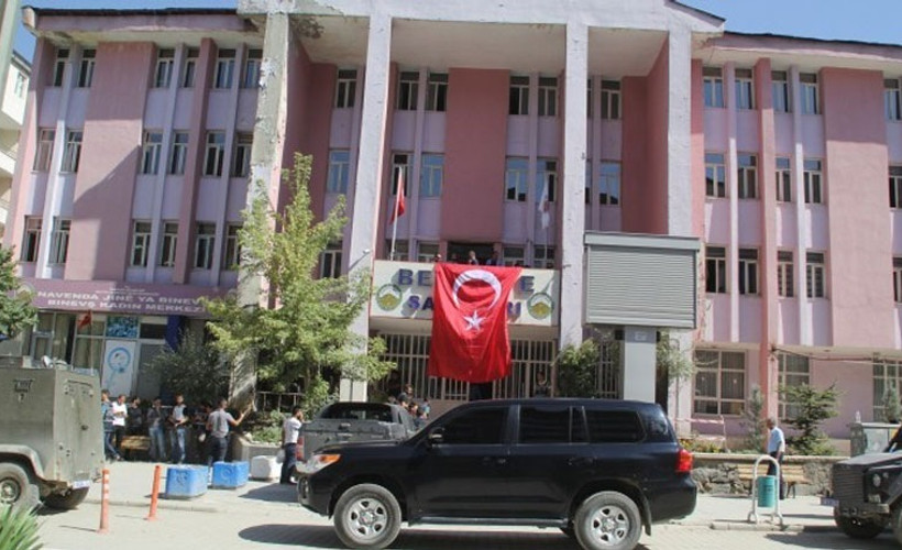 Kayyım, pandemiyi gerekçe göstererek kadın biriminin çalışmalarını durdurdu