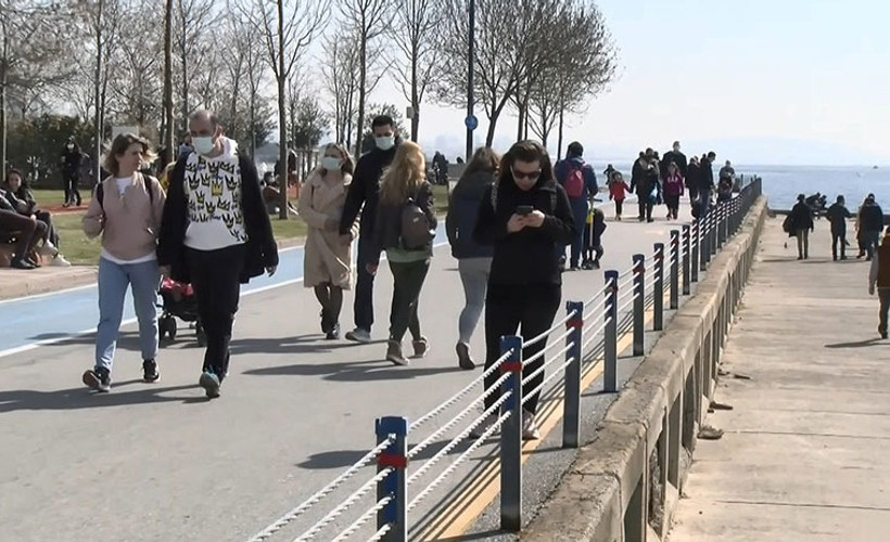 İstanbul'da salgına rağmen Cumartesi yoğunluğu yaşandı