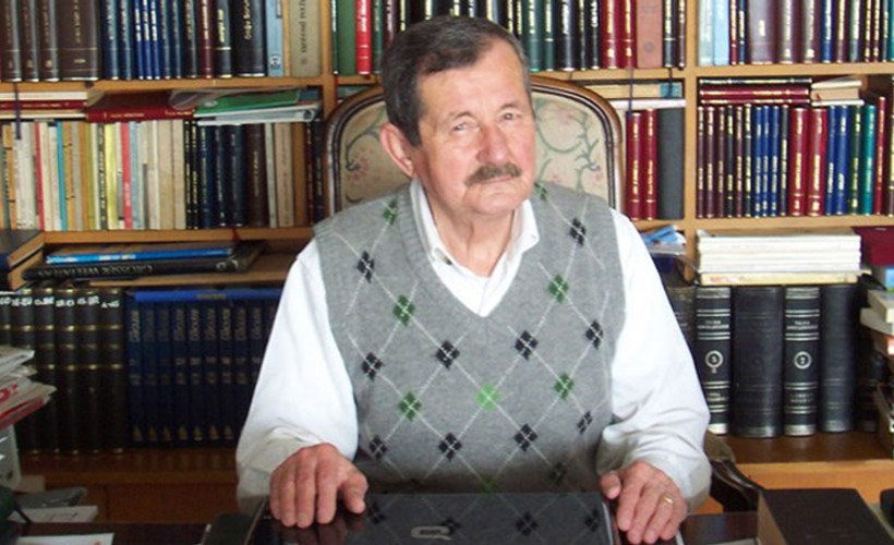 Yazar Erol Toy hayatını kaybetti