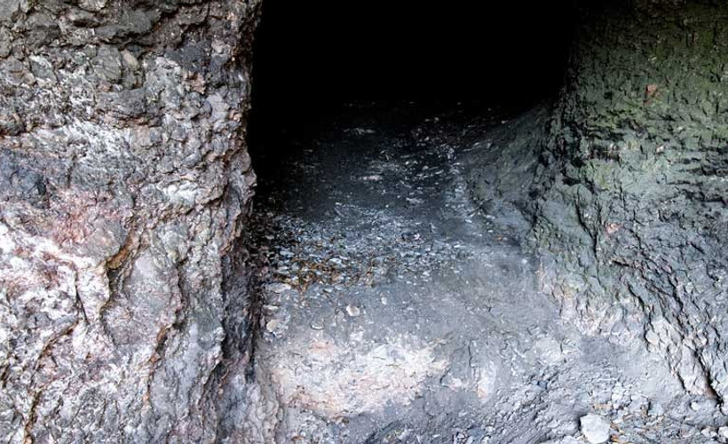 Trabzon'da M.Ö 11 bin yılına ait taş aletlerin bulunduğu mağara defineciler tarafından talan edilmiş
