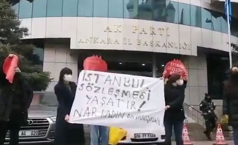 İstanbul Sözleşmesi için AKP önünde eylem yapan kadınlara polis müdahalesi