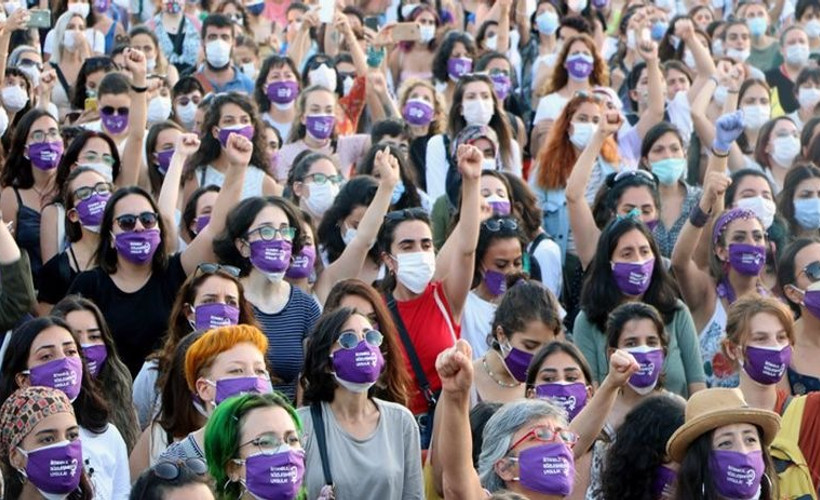 Kadınlar ayakta: Bu ülkede yaşam hakkımız için idareci erkeklerle savaşımız var