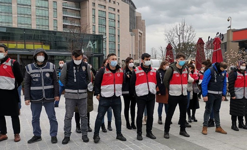 Gözaltına alınan öğrencilerden birinin testi pozitif çıktı