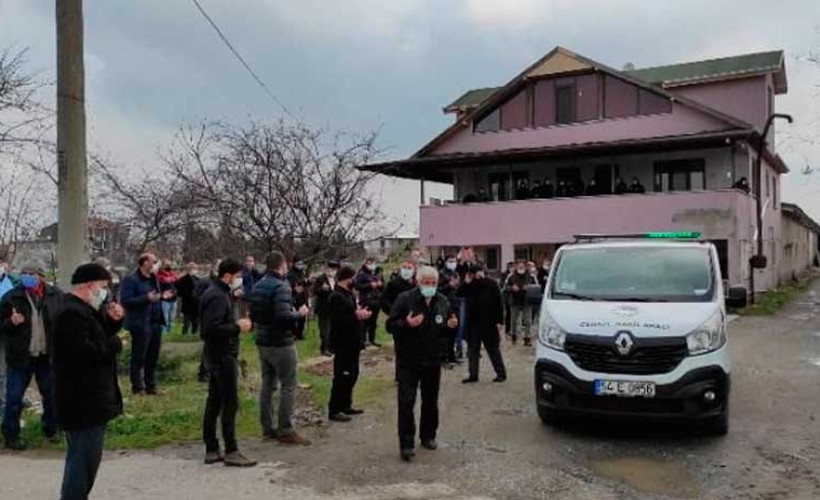 Aynı aileden 5 kişi Covid-19'dan yaşamını yitirdi