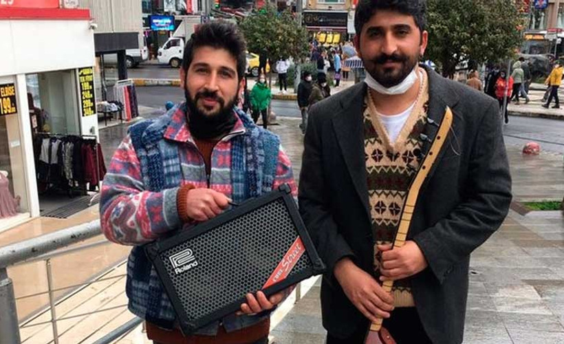 Müzik aletlerine el konulan müzisyen tepkiler sonucunda sazına ve amfisine kavuştu