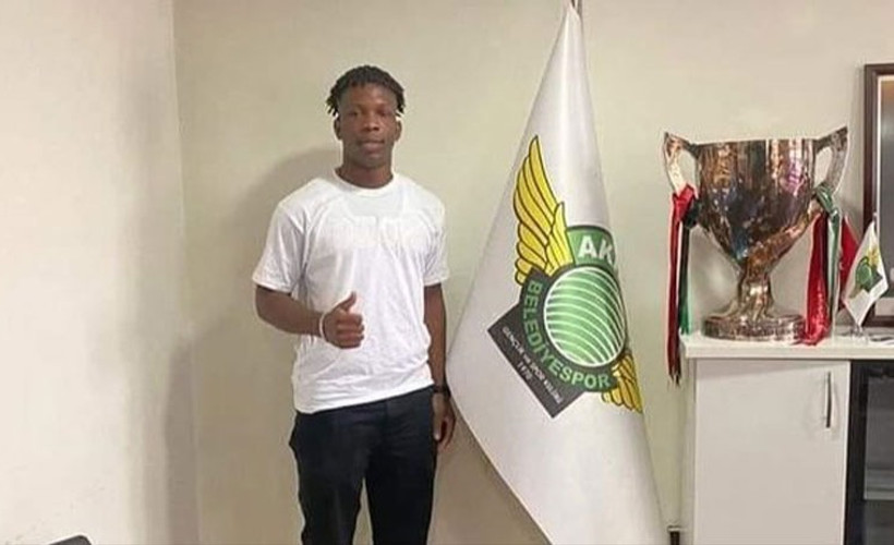 Akhisarspor'un devre arası transfer ettiği Onyebueke'nin futbolcu olmadığı ortaya çıktı